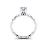 Gabriano Mara 8 tırnaklı tektaş yüzük; GIA-HRD sertifikalı emerald pırlanta ve beyaz altın montürün yandan görünüşü